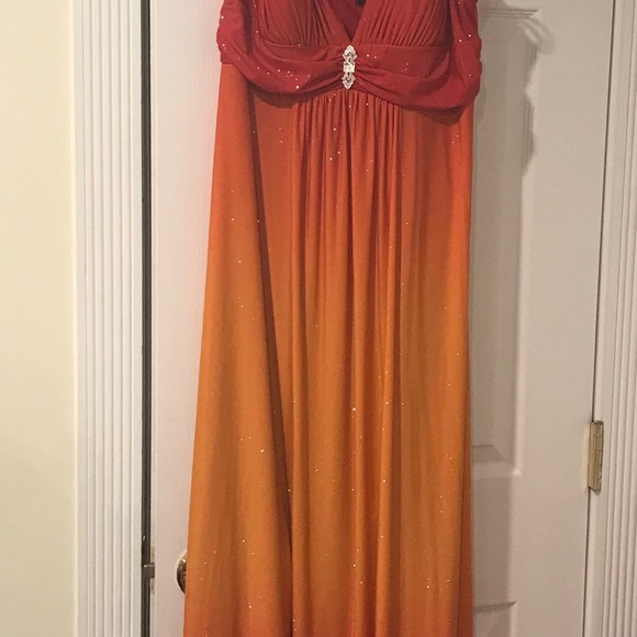 Evening Gown - Picture 3 of 4